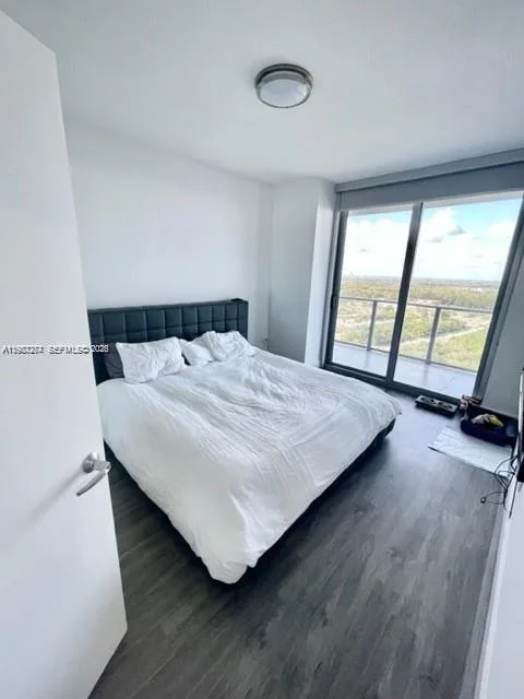 16385 Biscayne Blvd # 2702, North Miami Beach, FL 33160 photo 2