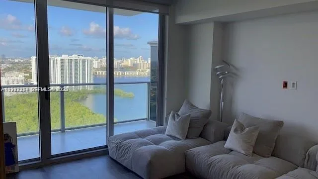 16385 Biscayne Blvd # 2702, North Miami Beach, FL 33160 photo 4