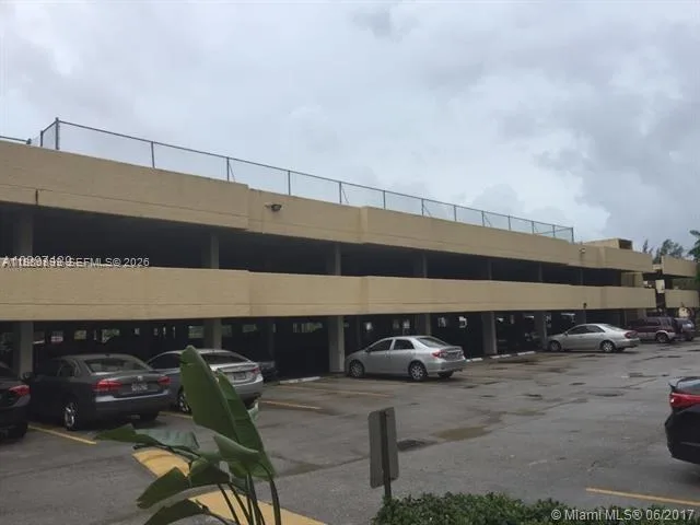 17890 W Dixie Hwy # 106, North Miami Beach, FL 33160 photo 2