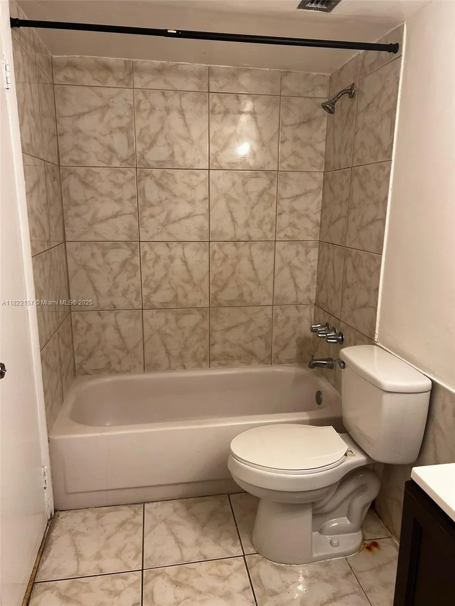498 NW 165th St Rd # D303, Miami, FL 33169 photo 5