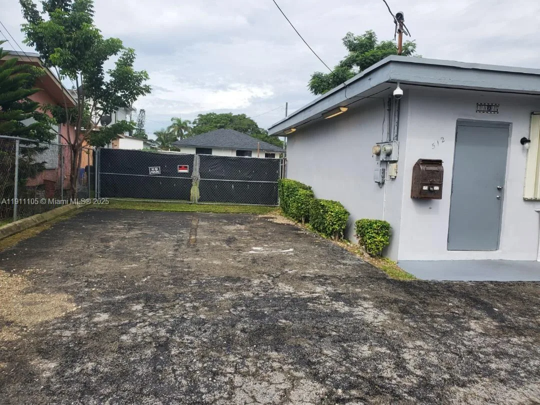 512 SW 6th Ave, Homestead, FL 33030 photo 2