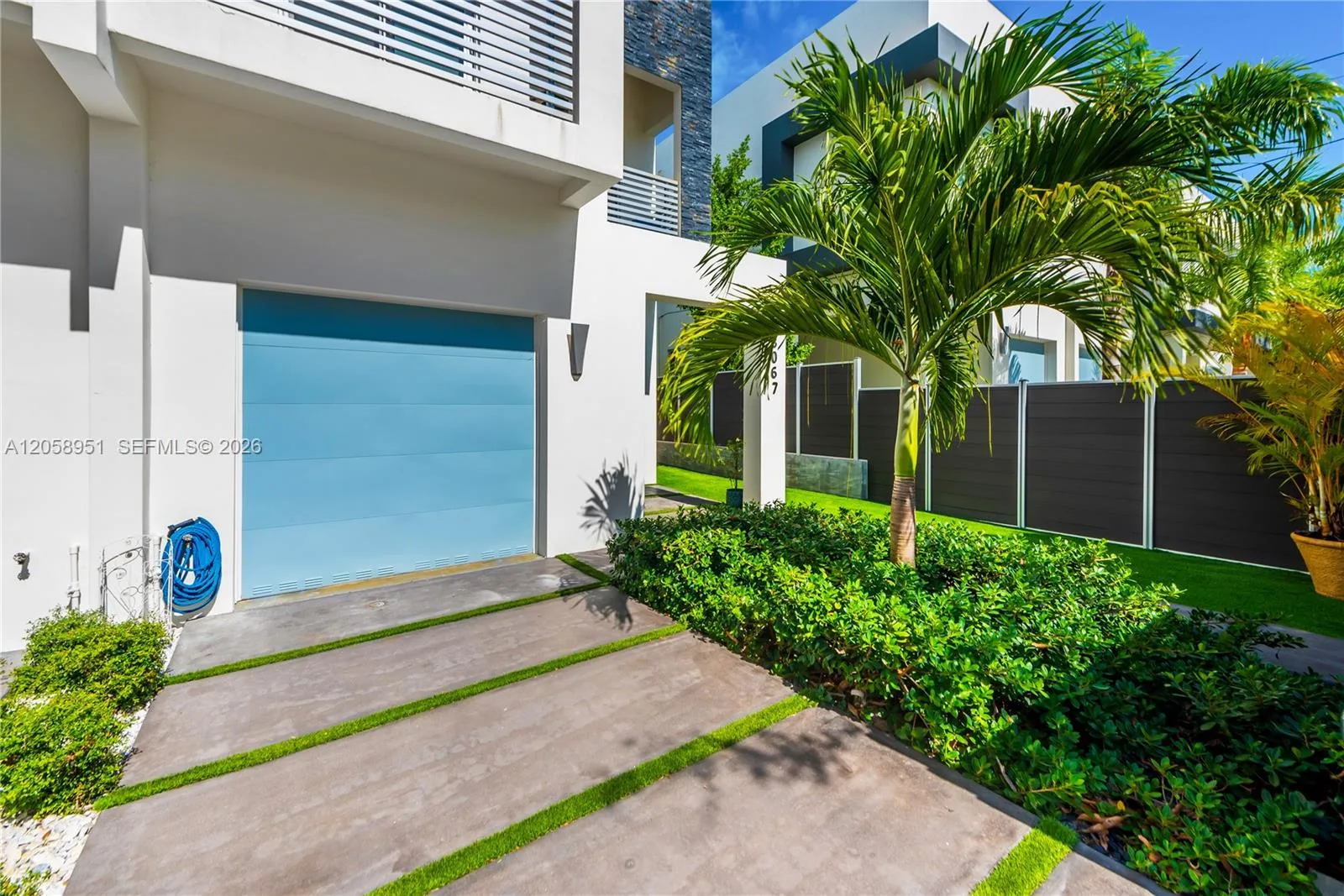 3067 Carter St, Miami, FL 33133 — zdjęcie 2
