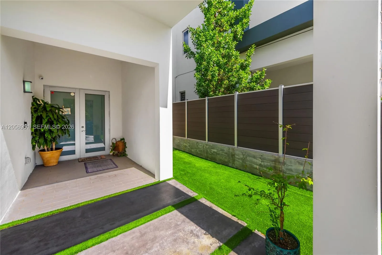 3067 Carter St, Miami, FL 33133 — zdjęcie 3