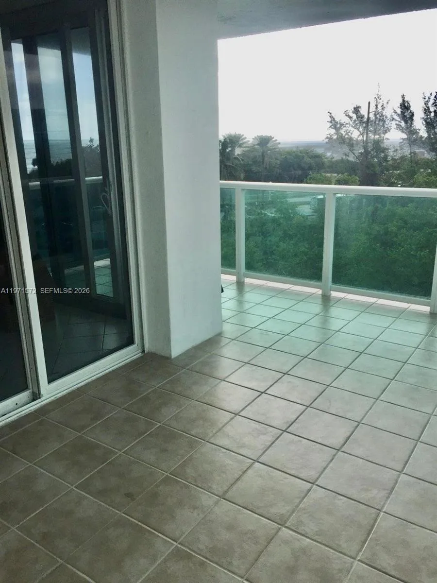 100 Bayview Dr # 516, Sunny Isles Beach, FL 33160