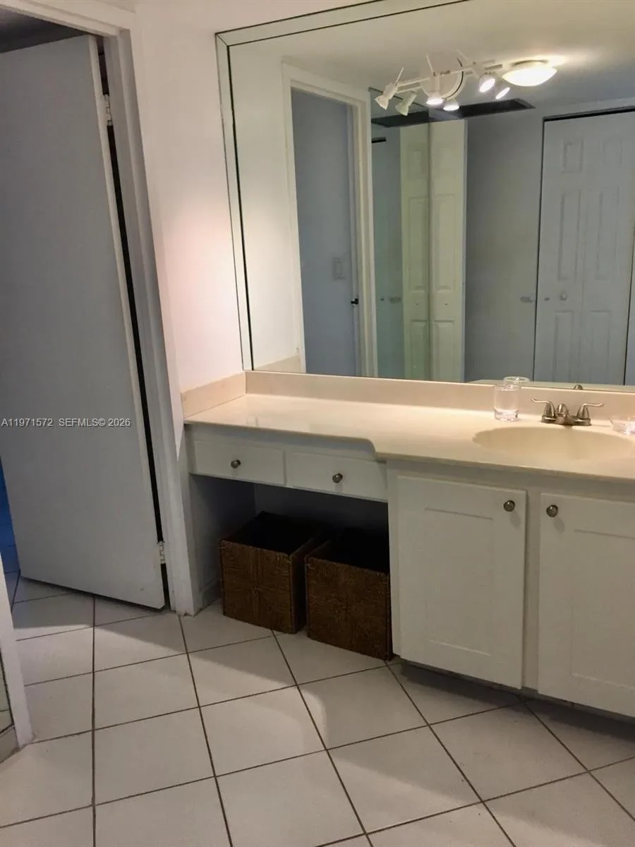100 Bayview Dr # 516, Sunny Isles Beach, FL 33160 photo 12