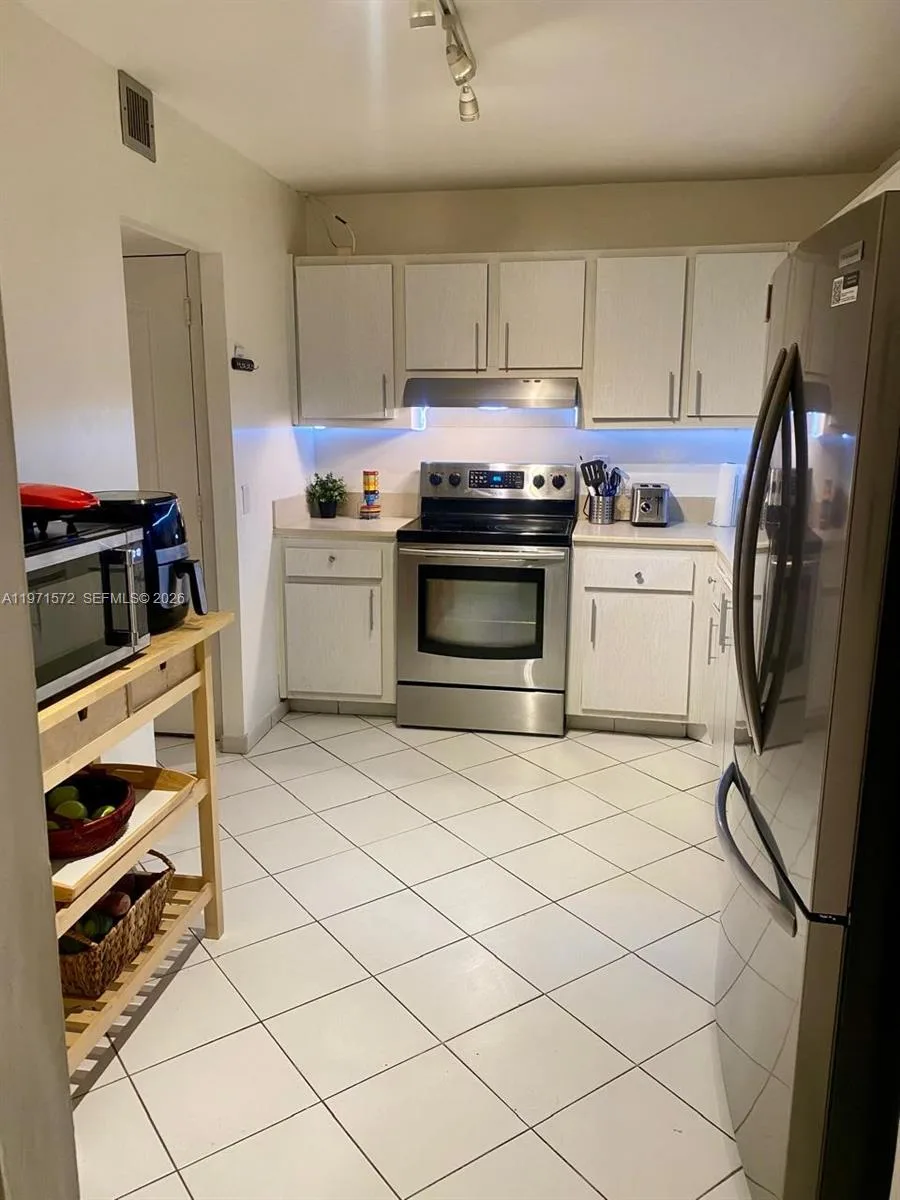 100 Bayview Dr # 516, Sunny Isles Beach, FL 33160 photo 13