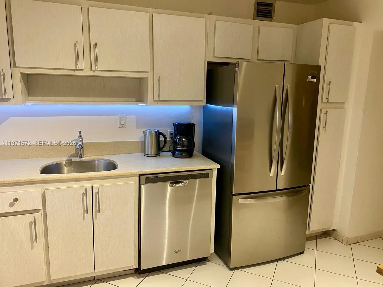 100 Bayview Dr # 516, Sunny Isles Beach, FL 33160 photo 3