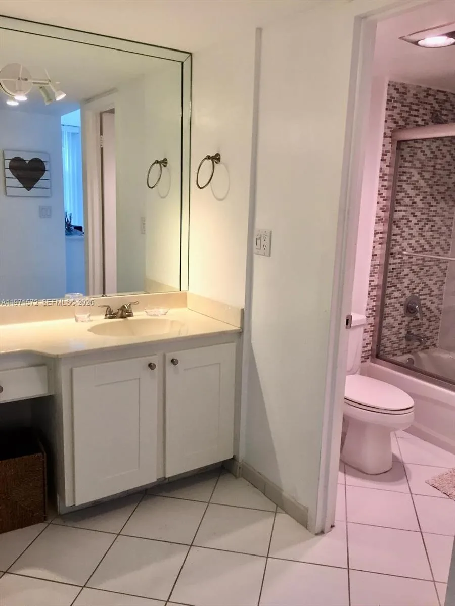 100 Bayview Dr # 516, Sunny Isles Beach, FL 33160 photo 5