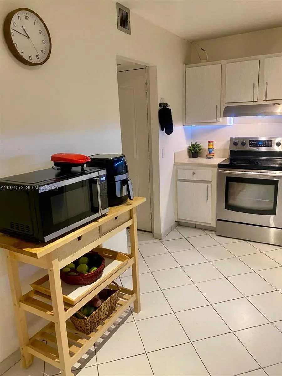 100 Bayview Dr # 516, Sunny Isles Beach, FL 33160 photo 6