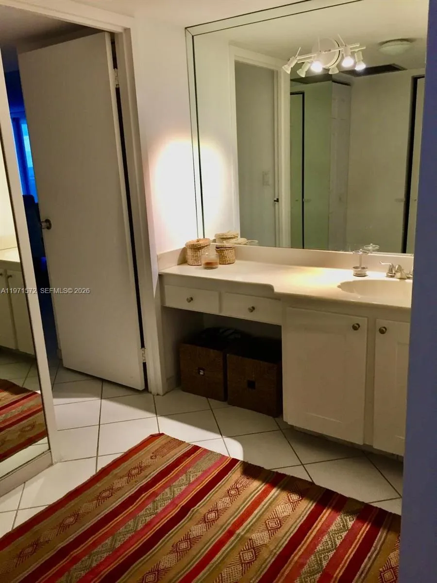 100 Bayview Dr # 516, Sunny Isles Beach, FL 33160 photo 9