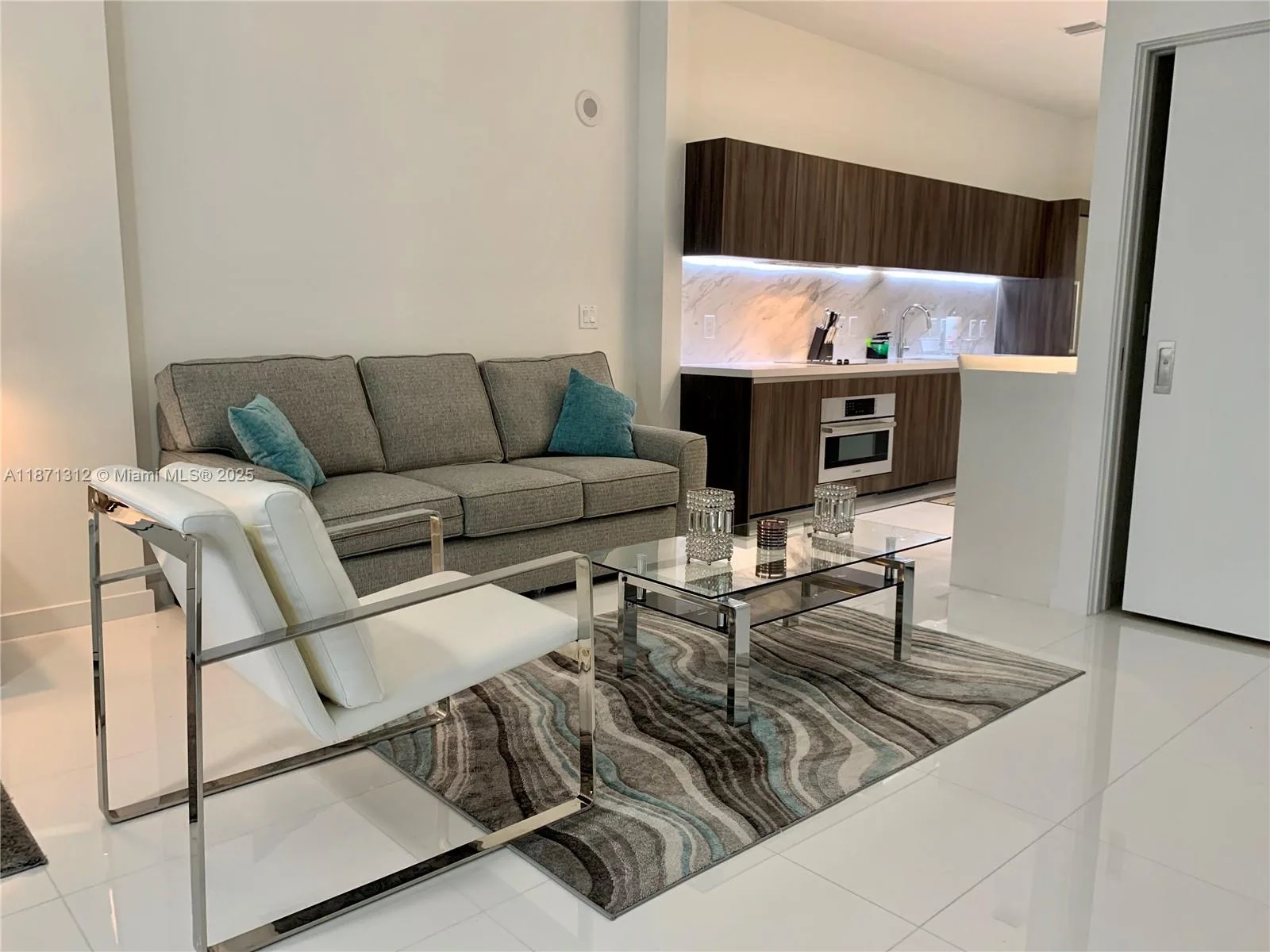 851 NE 1 Ave # 502, Miami, FL 33132 photo 3