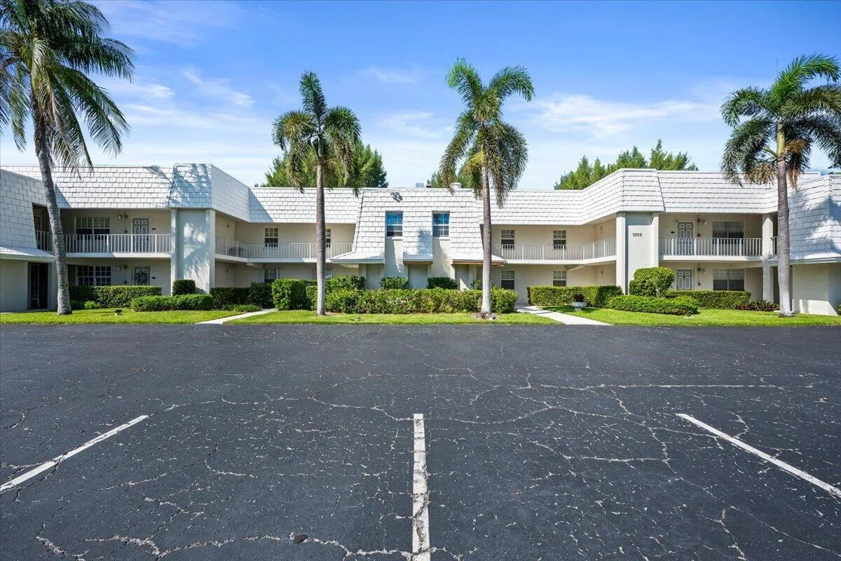 1205 E SANDY Lane E # 249, Singer Island, FL 33404