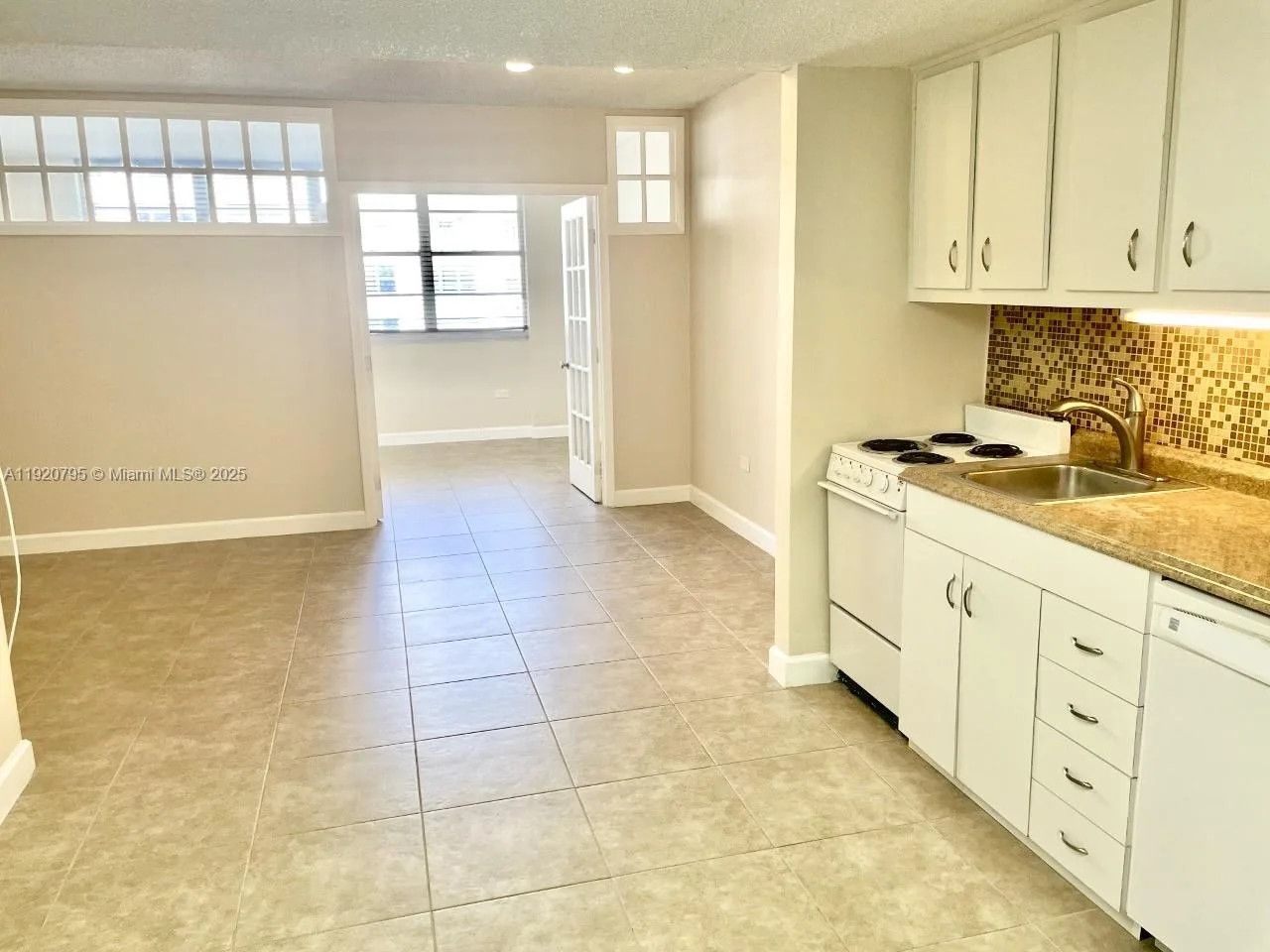 999 Brickell Bay Dr # 1806, Miami, FL 33131