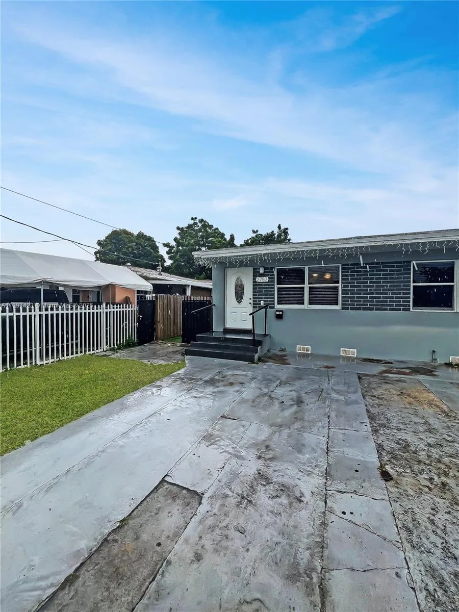 2783 - 2785 SW 33rd Ct, Miami, FL 33133 photo 2