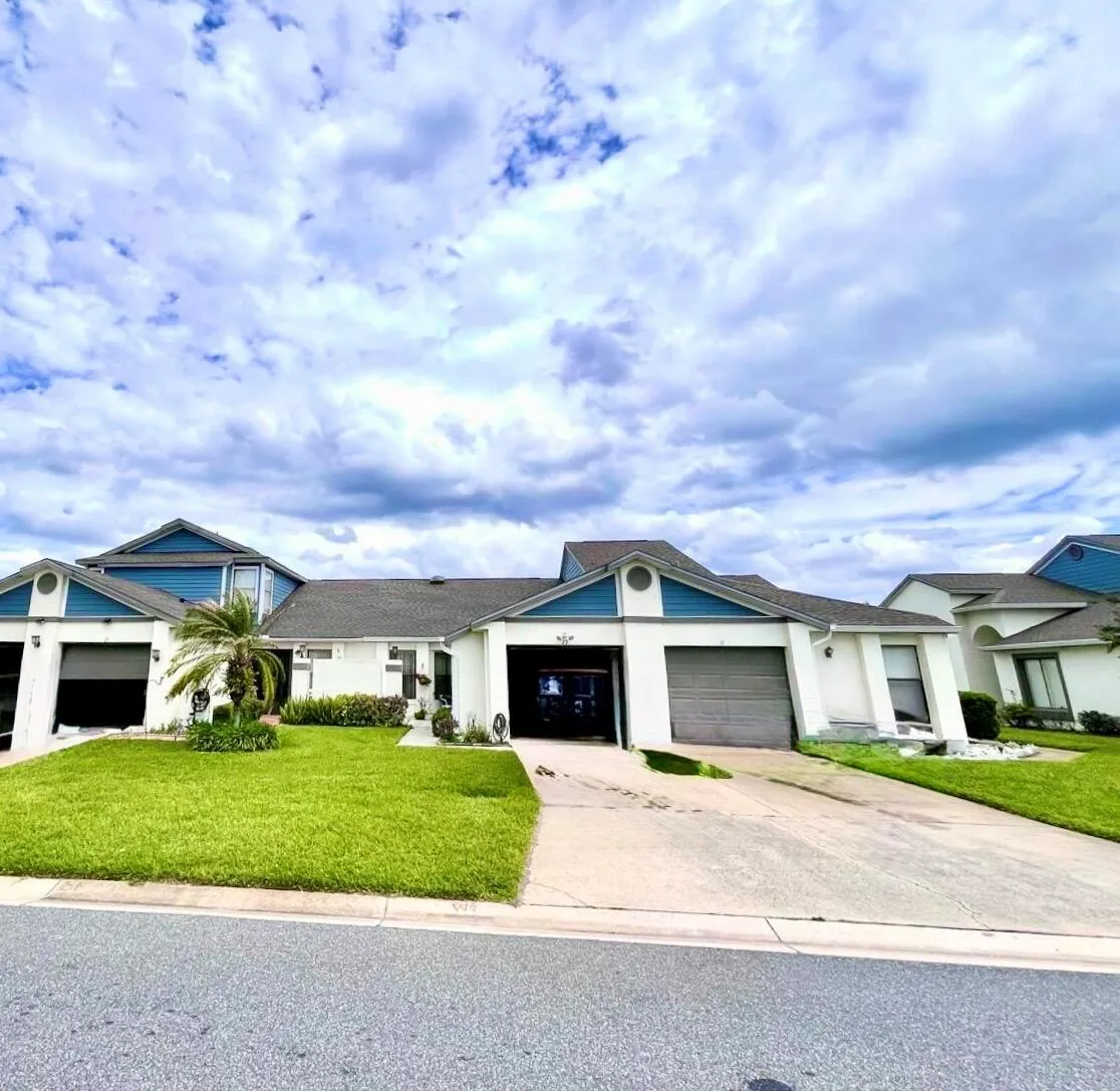 29 Lakepointe Circle, Kissimmee, FL 34743 photo 3