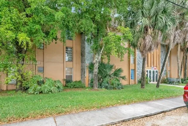 1280 W 54th St # 313B, Hialeah, FL 33012