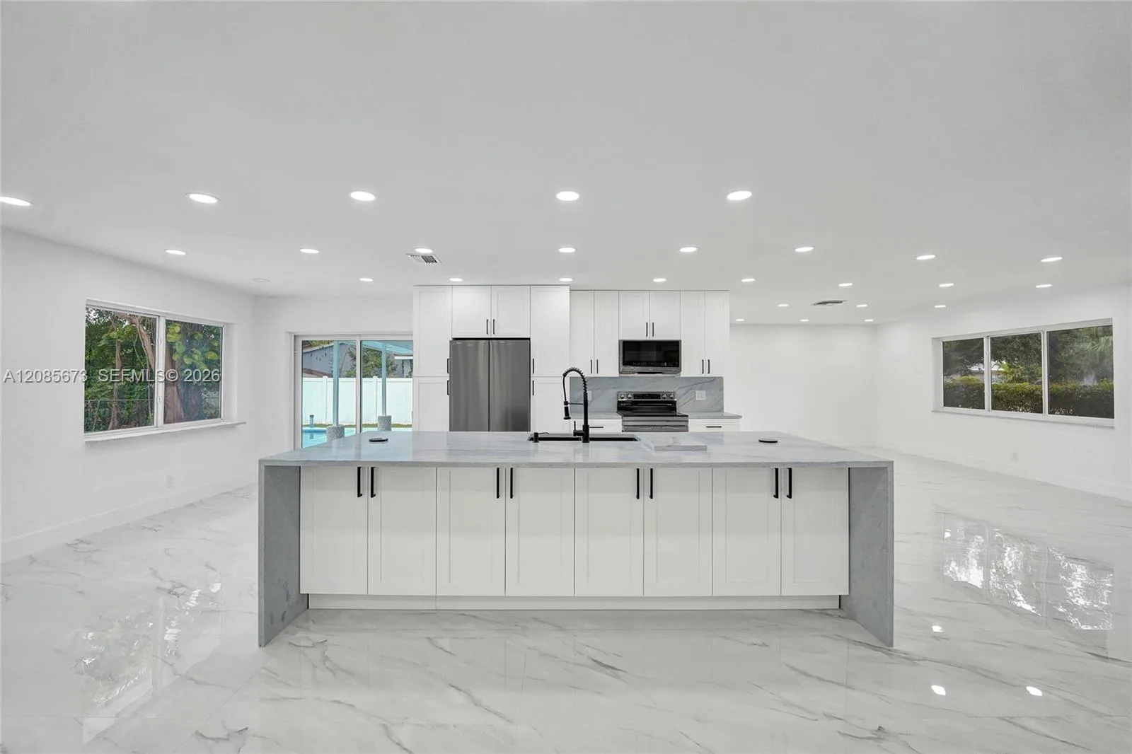 10601 NW 43rd Ct, Coral Springs, FL 33065