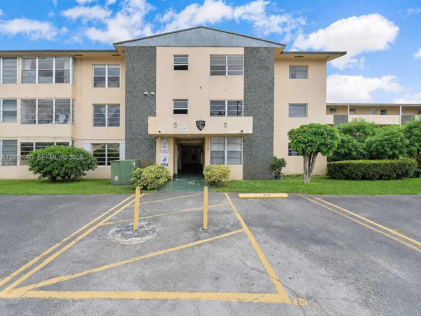 110 Royal Palm Rd # 208, Hialeah Gardens, FL 33016 photo 2