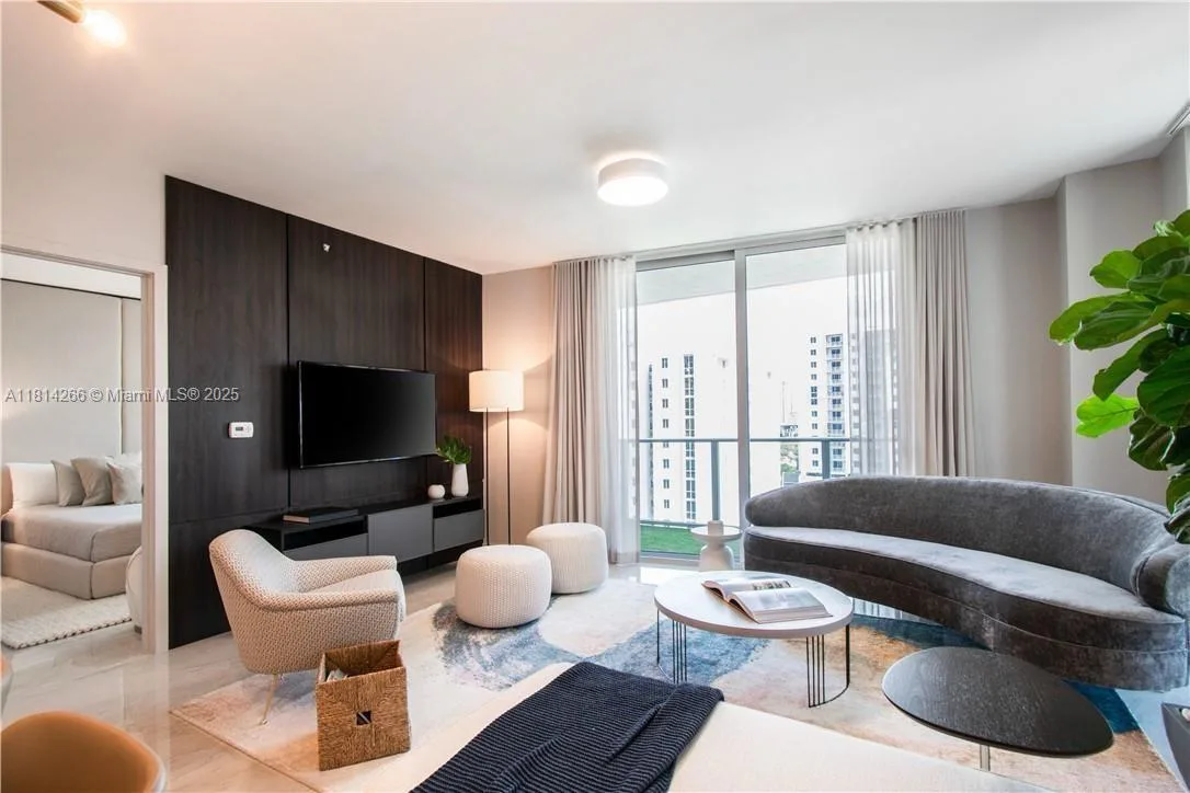 1010 SW 2nd Ave # 804, Miami, FL 33130 photo 2