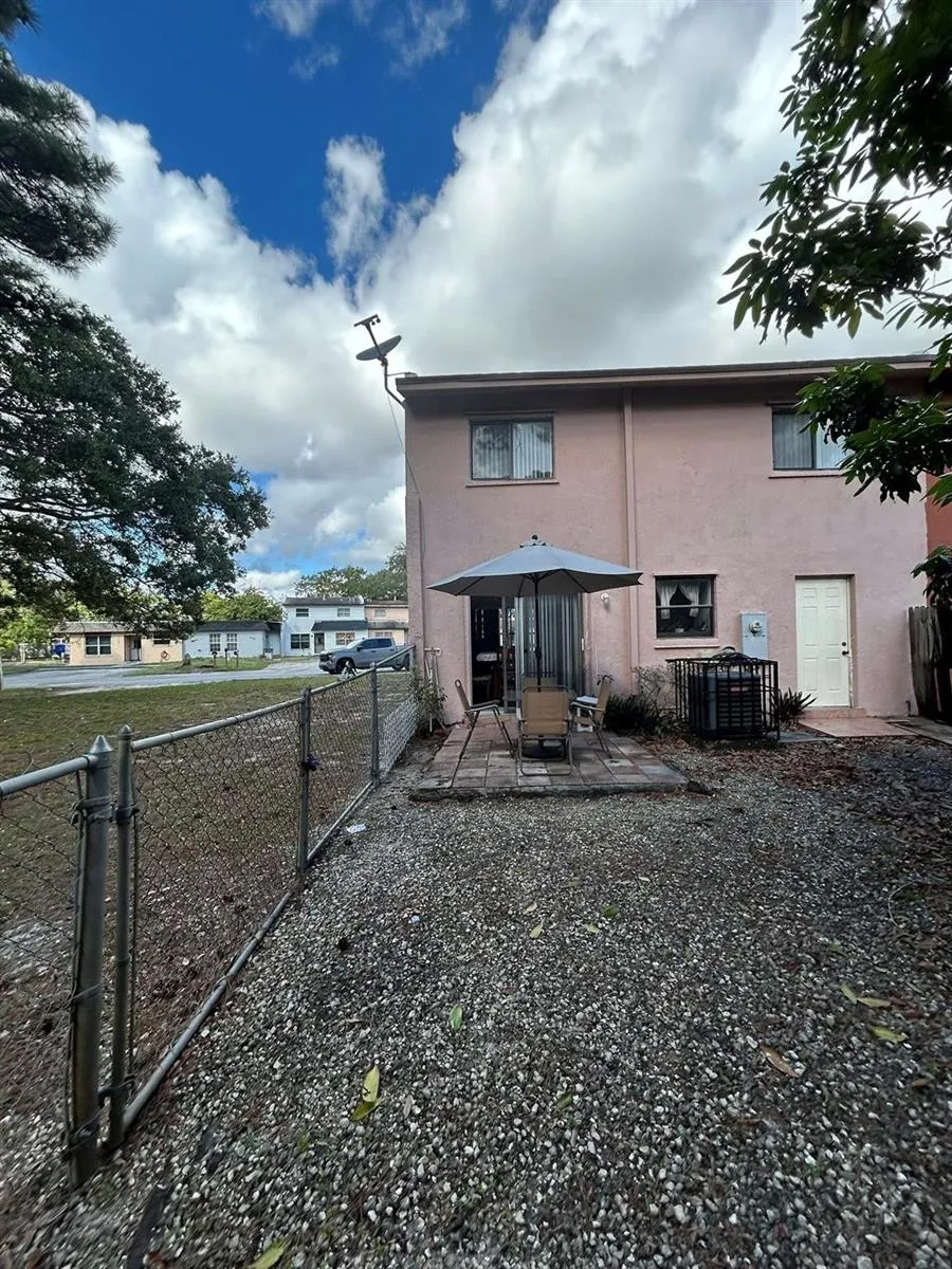 21016 NW 39th Avenue, Miami Gardens, FL 33055 photo 2