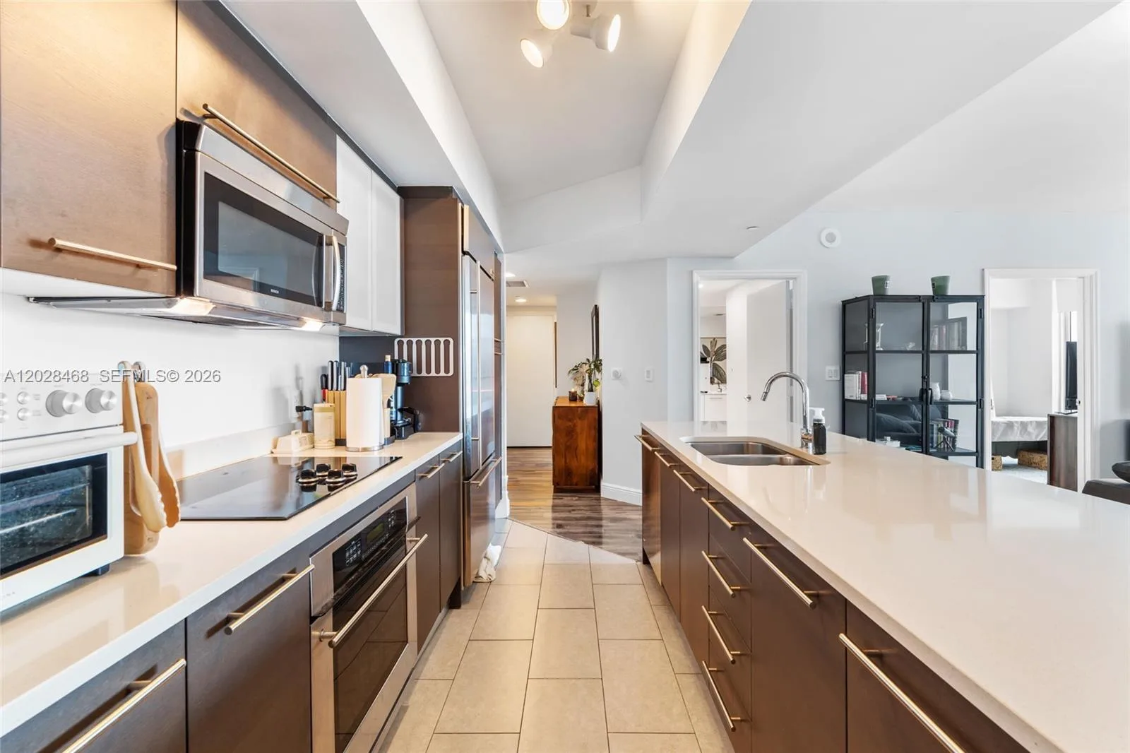 55 SE 6th St # 3303, Miami, FL 33131 photo 3