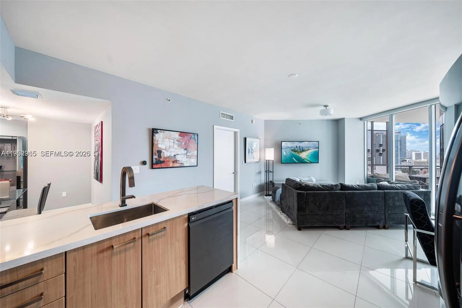 350 S Miami Ave # 2505, Miami, FL 33130 photo 2