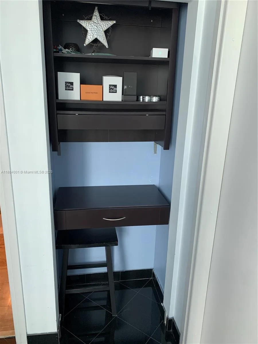 300 S BISCAYNE BLVD # 1603, Miami, FL 33131 photo 10