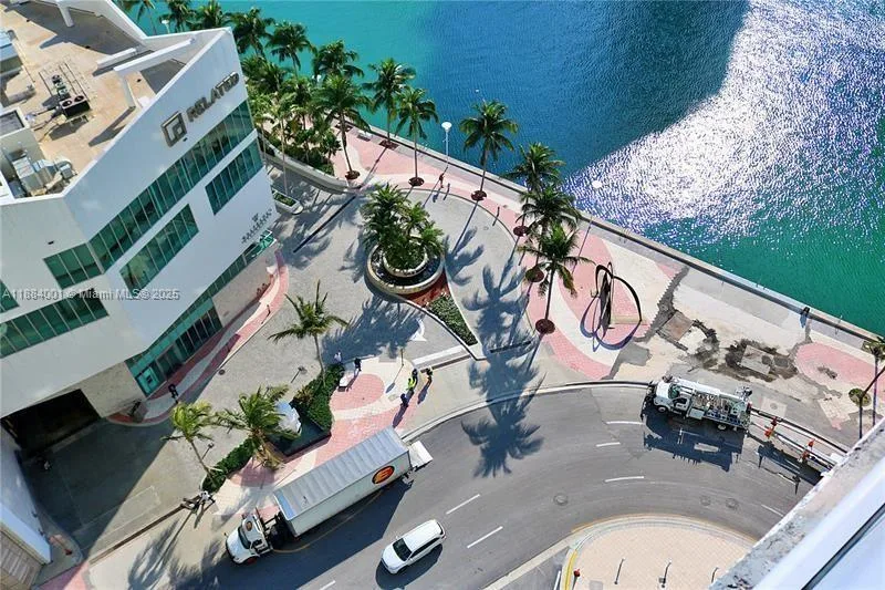 300 S BISCAYNE BLVD # 1603, Miami, FL 33131 photo 3