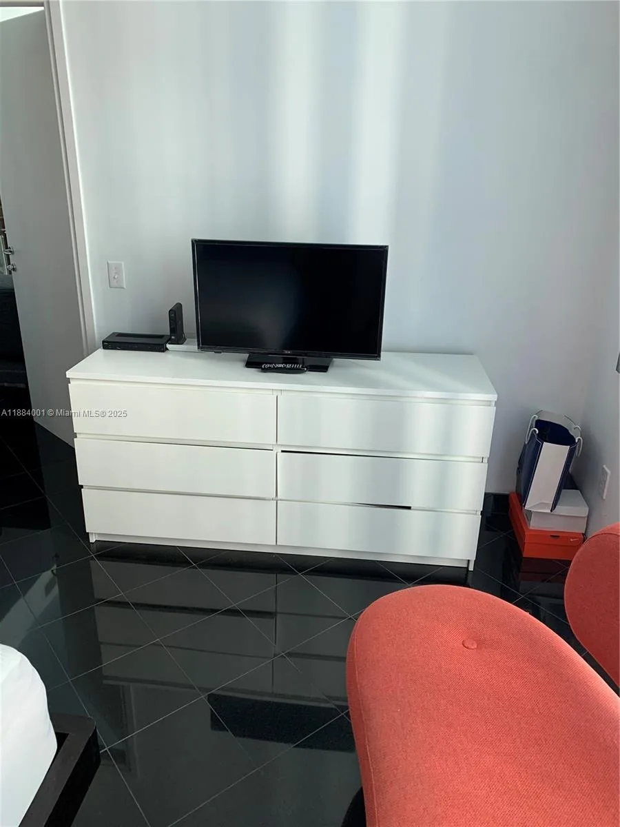 300 S BISCAYNE BLVD # 1603, Miami, FL 33131 photo 8