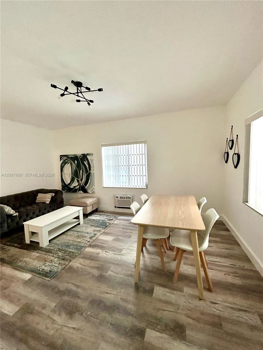215 30th St # 17, Miami Beach, FL 33140 photo 2