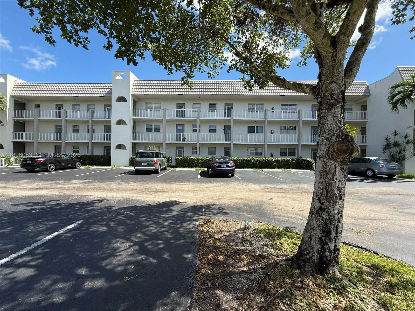 8450 Sunrise Lakes Blvd # 111, Sunrise, FL 33322