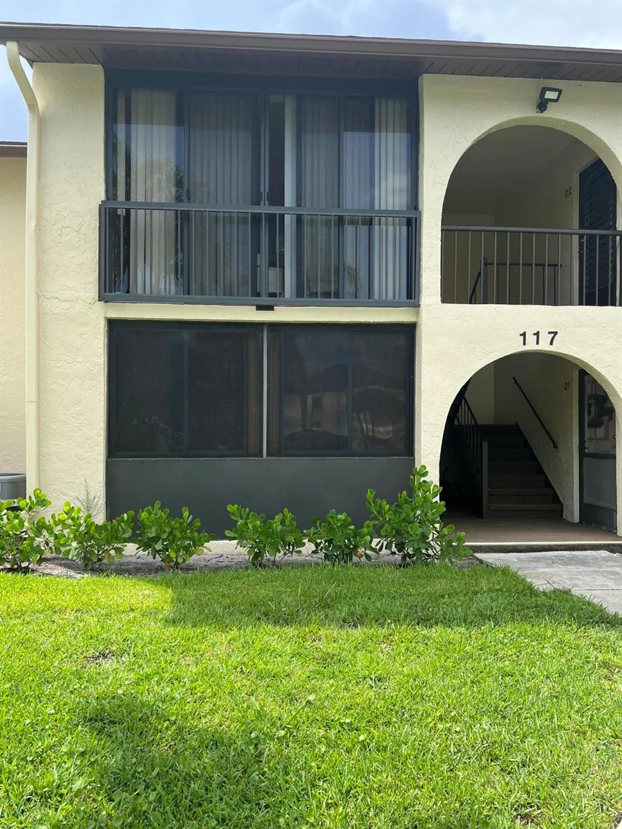 117 LAKE PINE Circle # A-1, FL 33463 photo 2