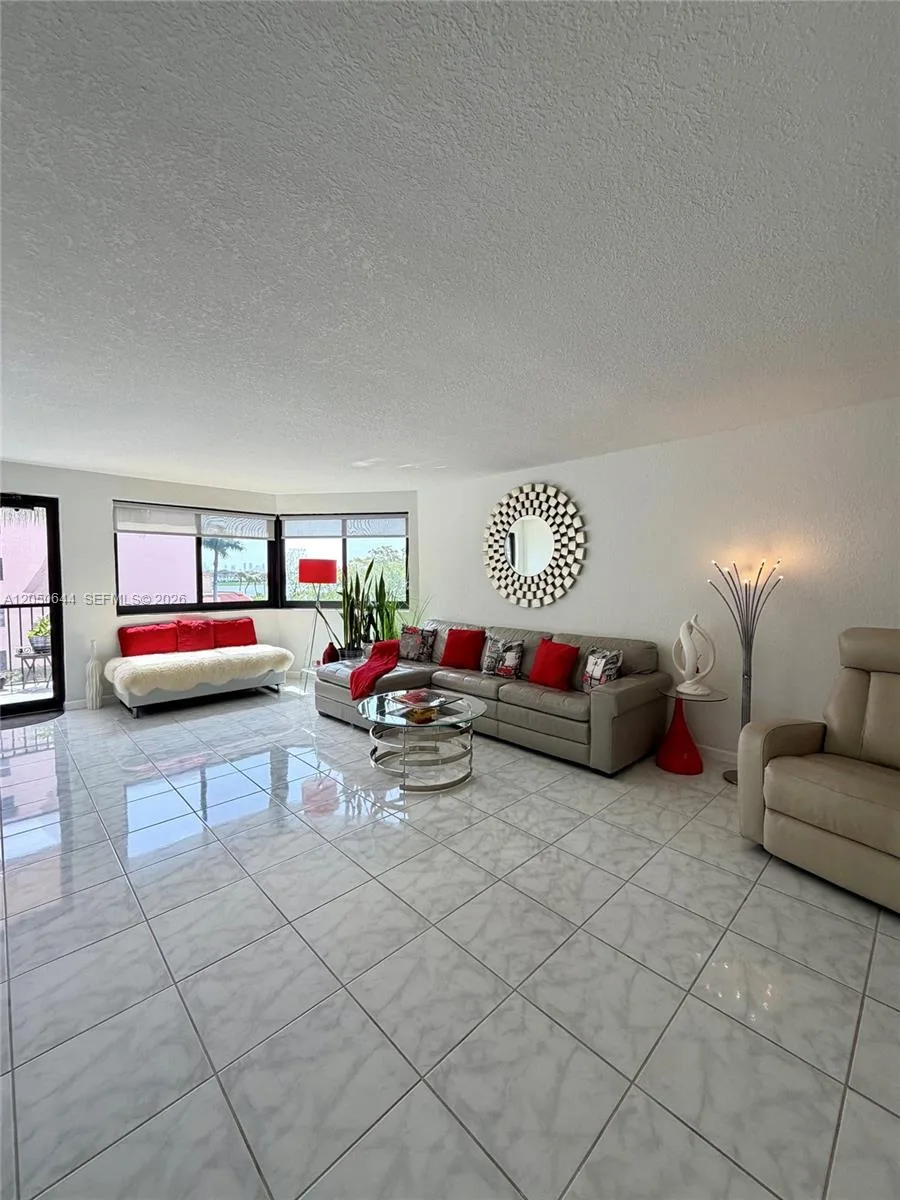 20850 San Simeon Way # 302-5, Miami, FL 33179