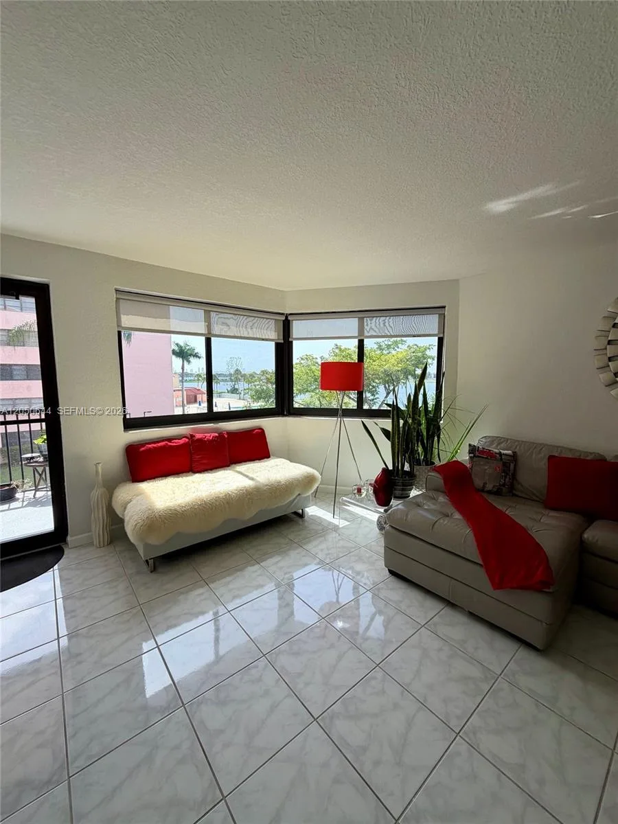 20850 San Simeon Way # 302-5, Miami, FL 33179 photo 4