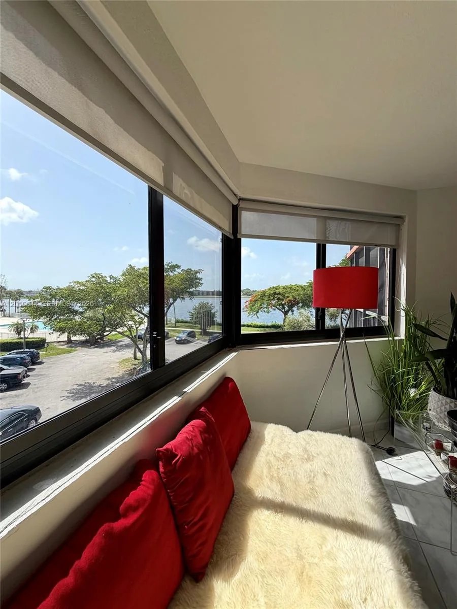 20850 San Simeon Way # 302-5, Miami, FL 33179 photo 5