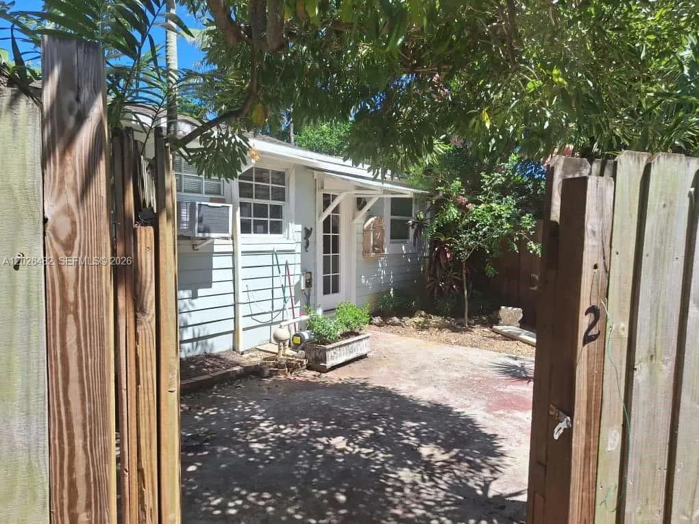 1121 NE 1st Ave # 2, Fort Lauderdale, FL 33304