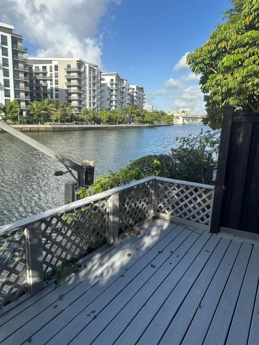 1000 NW N River Drive # 16, Miami, FL 33136