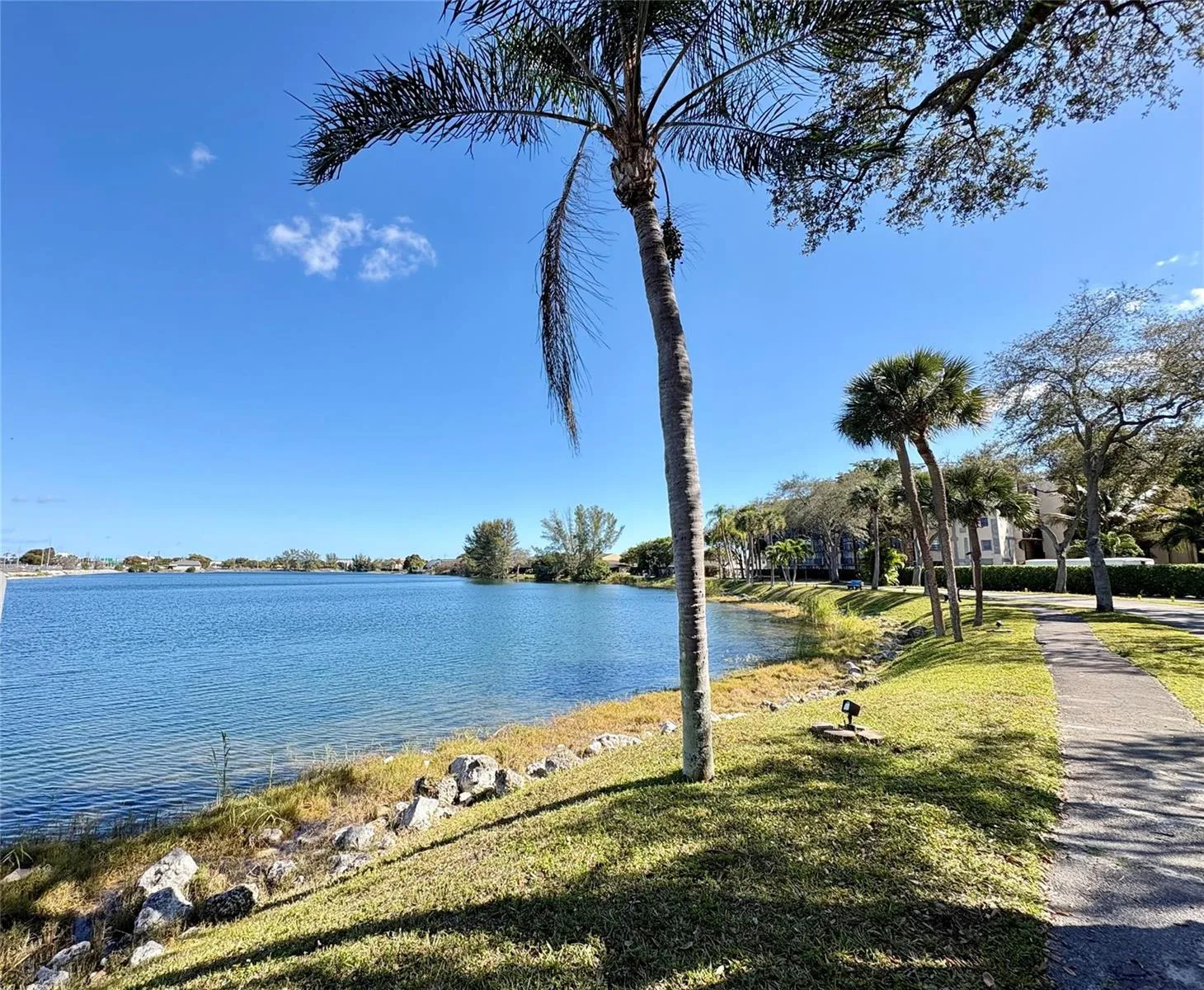 3590 Blue Lake Drive # 104, Pompano Beach, FL 33064 — zdjęcie 2