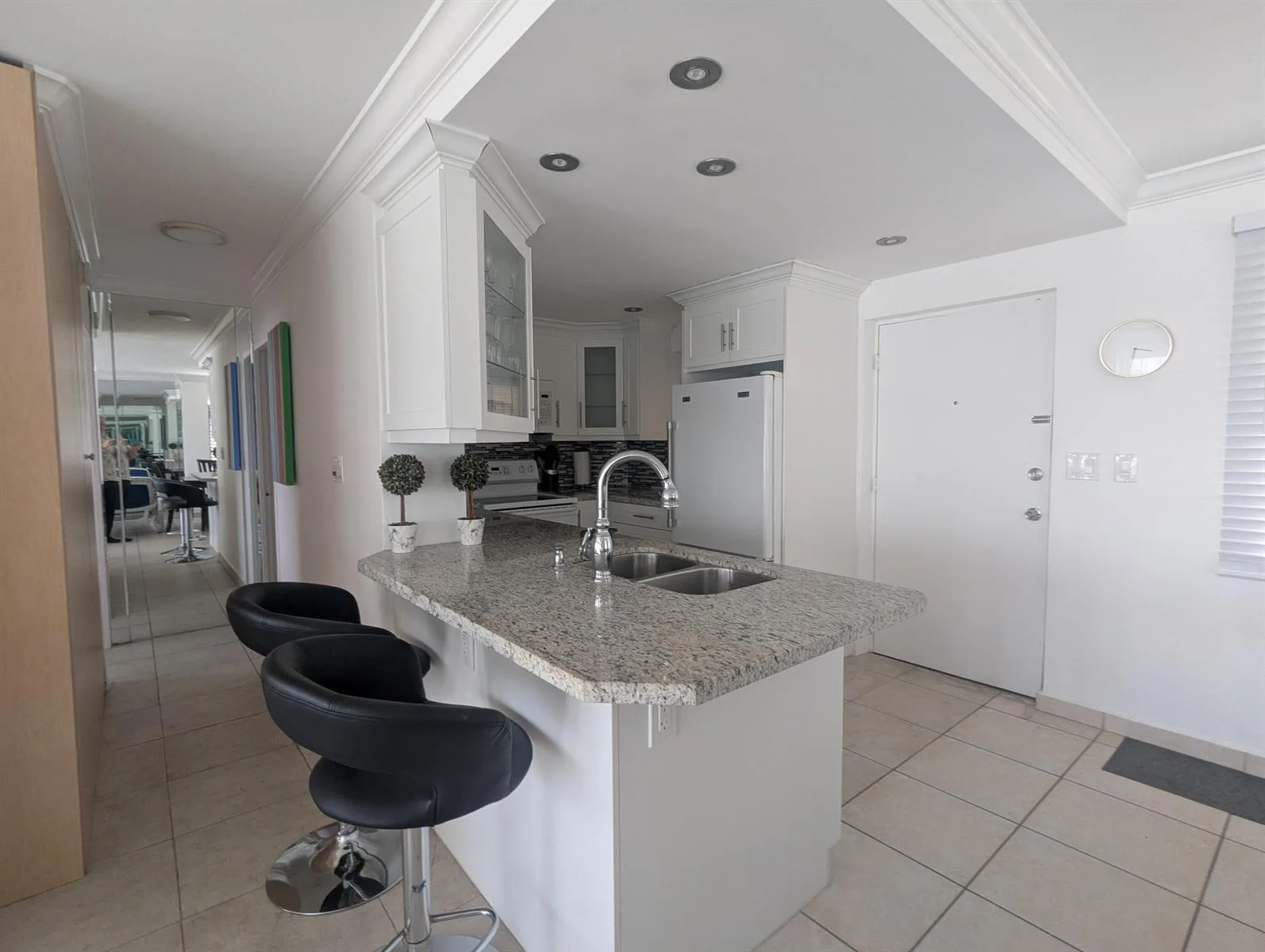 220 KINGS POINT Drive # 501, Sunny Isles Beach, FL 33160 photo 4