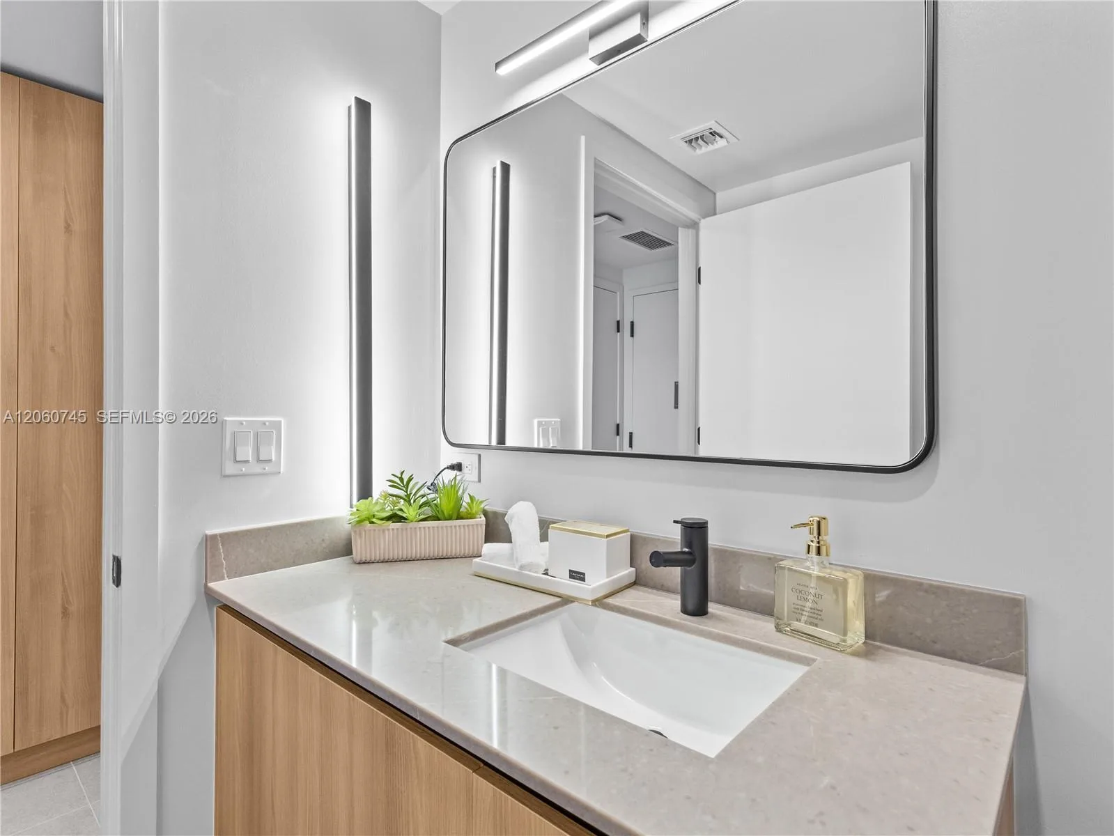 121 NE 5th St # 504, Miami, FL 33132 photo 10