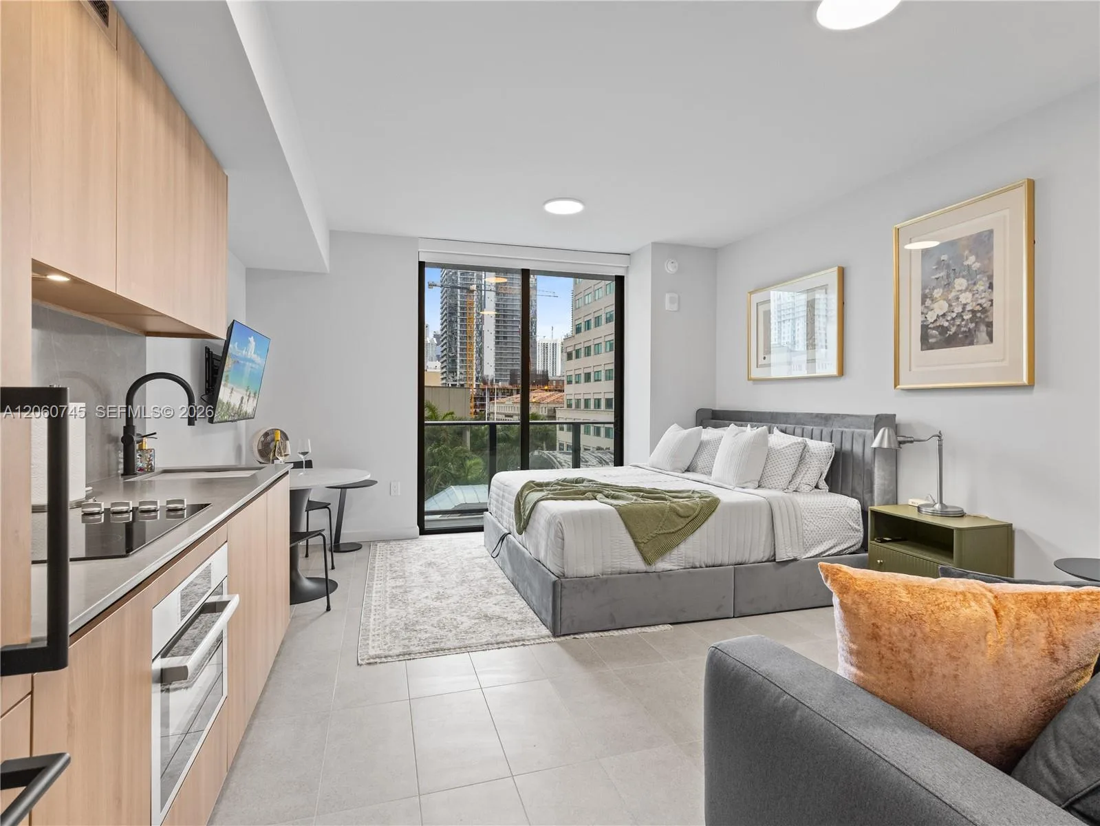 121 NE 5th St # 504, Miami, FL 33132 photo 2