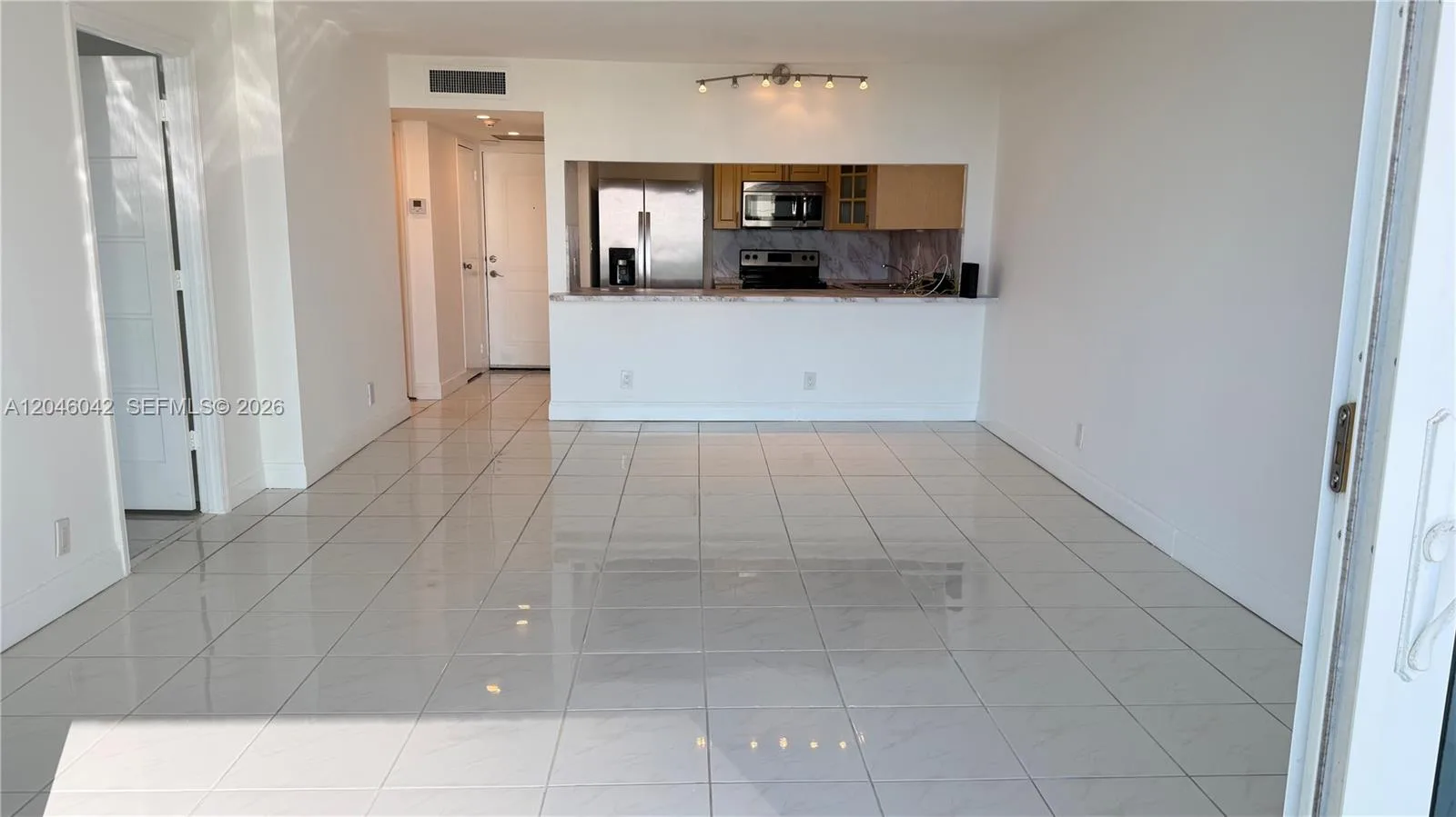 100 Bayview Dr # 509, Sunny Isles Beach, FL 33160 photo 8
