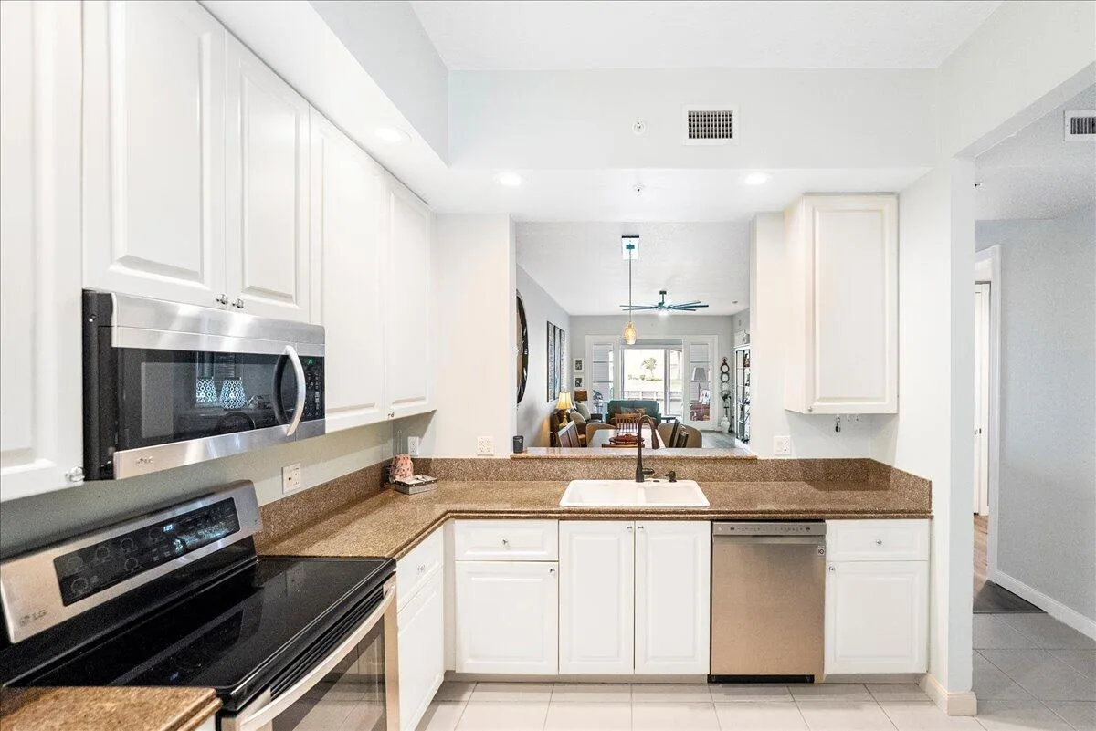 18 W Harbour Isle Drive W # 102, Fort Pierce, FL 34949 photo 11