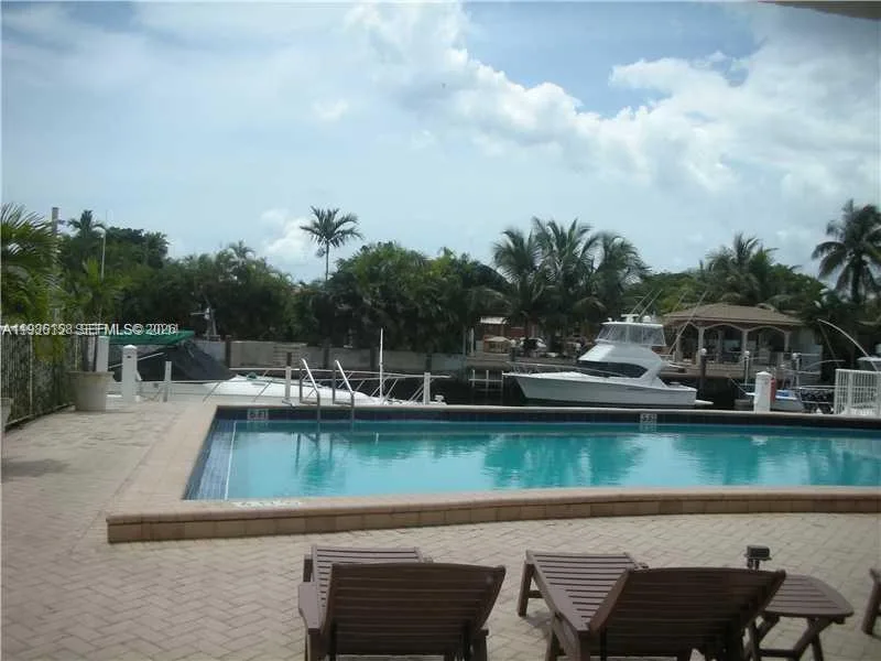 2000 NE 135th St # 1002, North Miami, FL 33181 photo 2