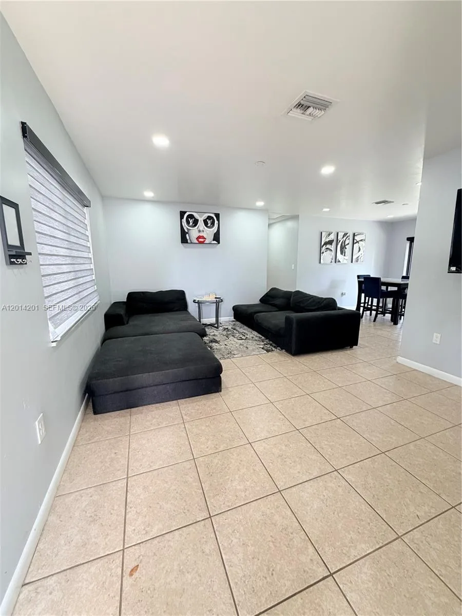1410 NW 199TH St, Miami Gardens, FL 33169 photo 2