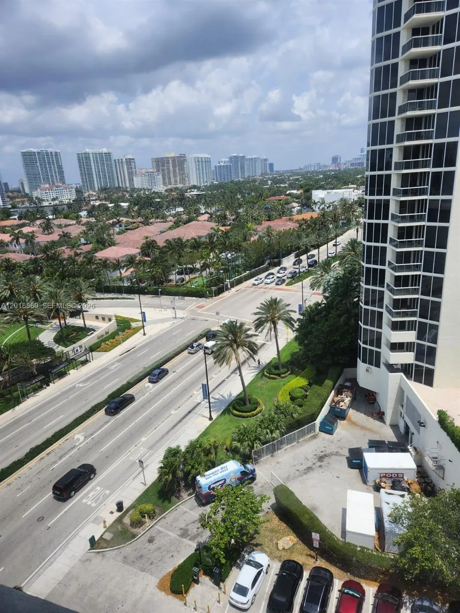 19201 Collins Ave # 1028, Sunny Isles Beach, FL 33160 photo 2
