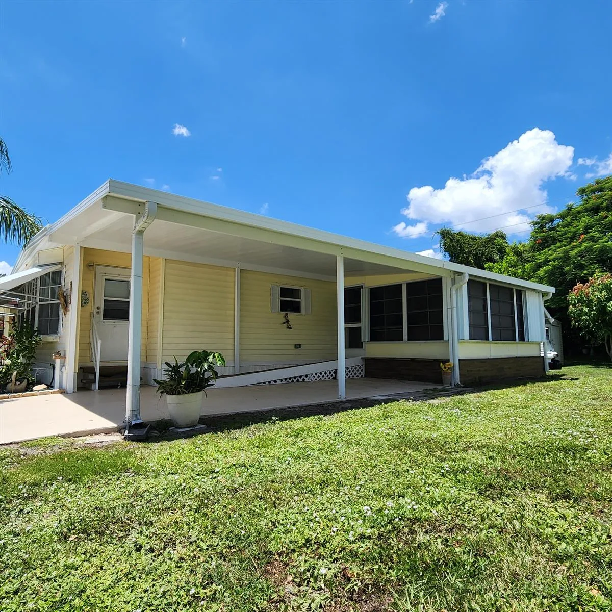 218 W Caribbean, Port St. Lucie, FL 34952