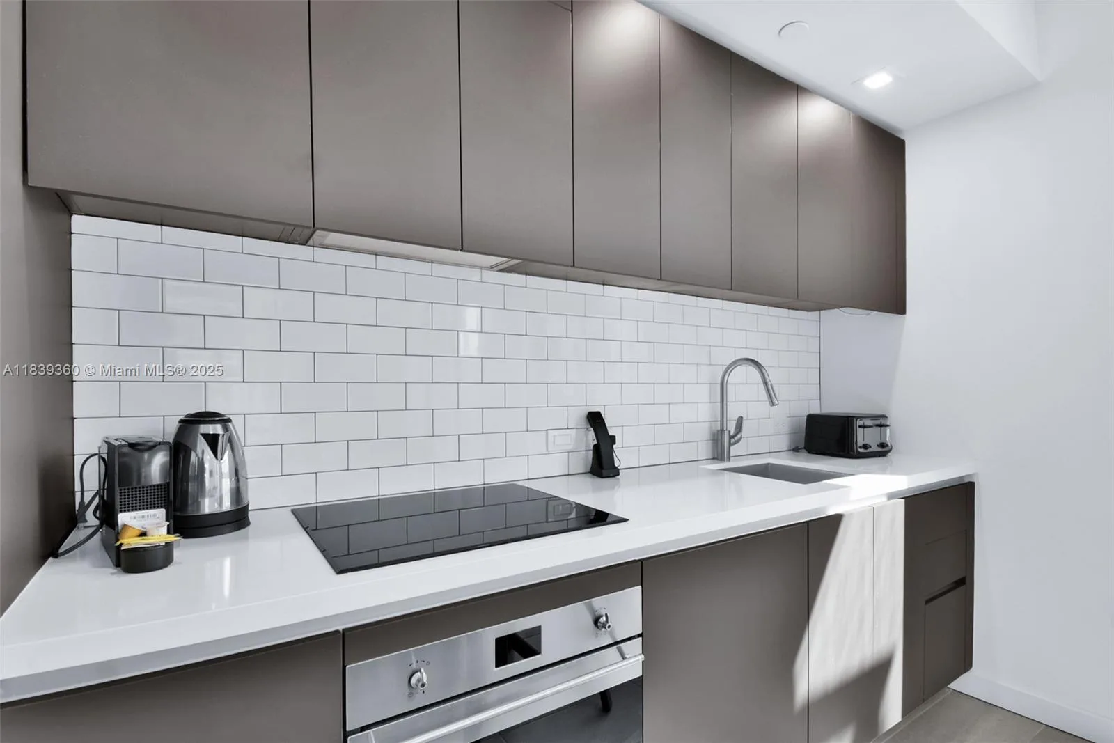 227 NE 2nd St # 2000, Miami, FL 33132 photo 10