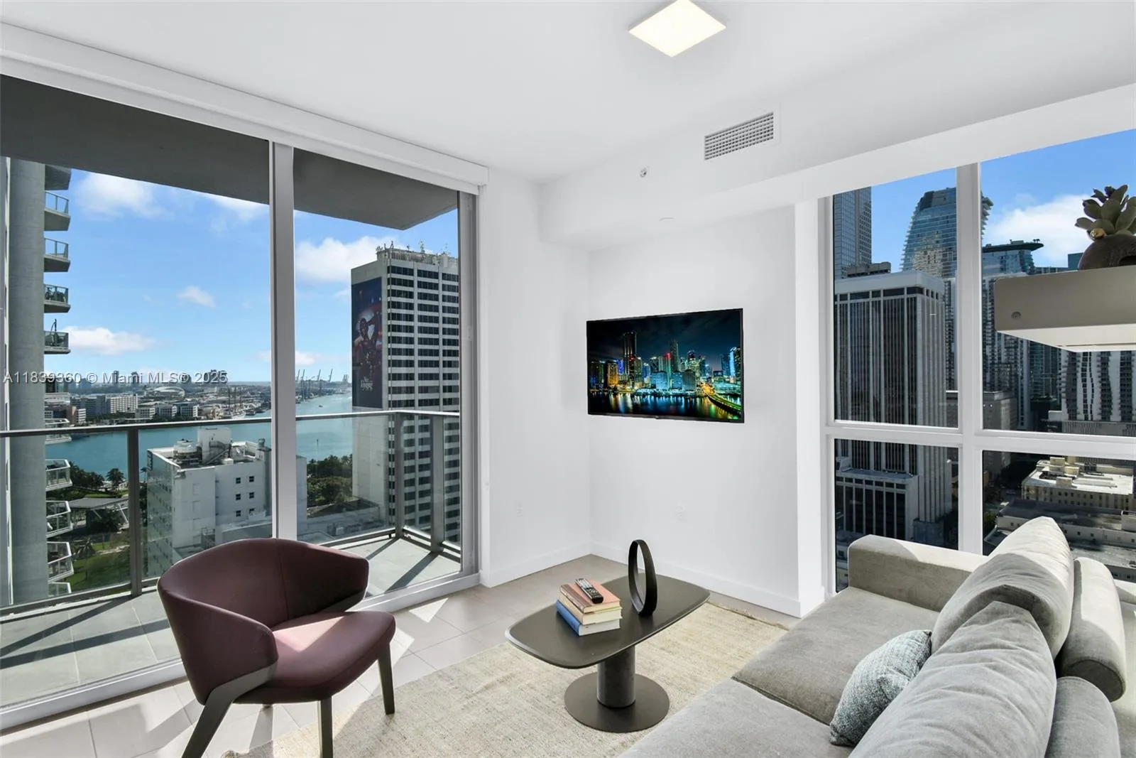 227 NE 2nd St # 2000, Miami, FL 33132 photo 6