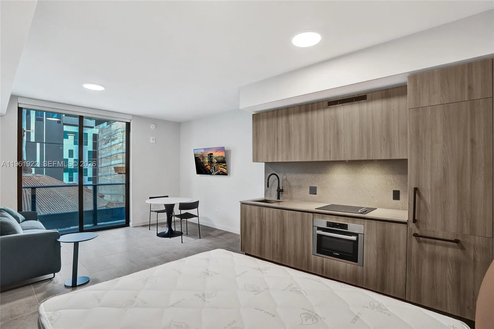121 NE 5th Street # 807, Miami, FL 33132